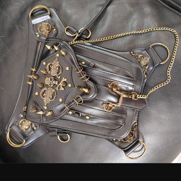 𝅺BLACK Leather Skull Waist Bag Fanny Pack Gothic Shoulder Bag Biker Rocker NWT - Picture 7 of 7